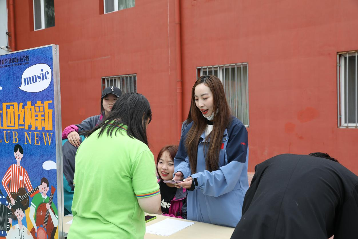 �������A��X�W(xu��)У�W(xu��)����F(tu��n)�����_ʼ��