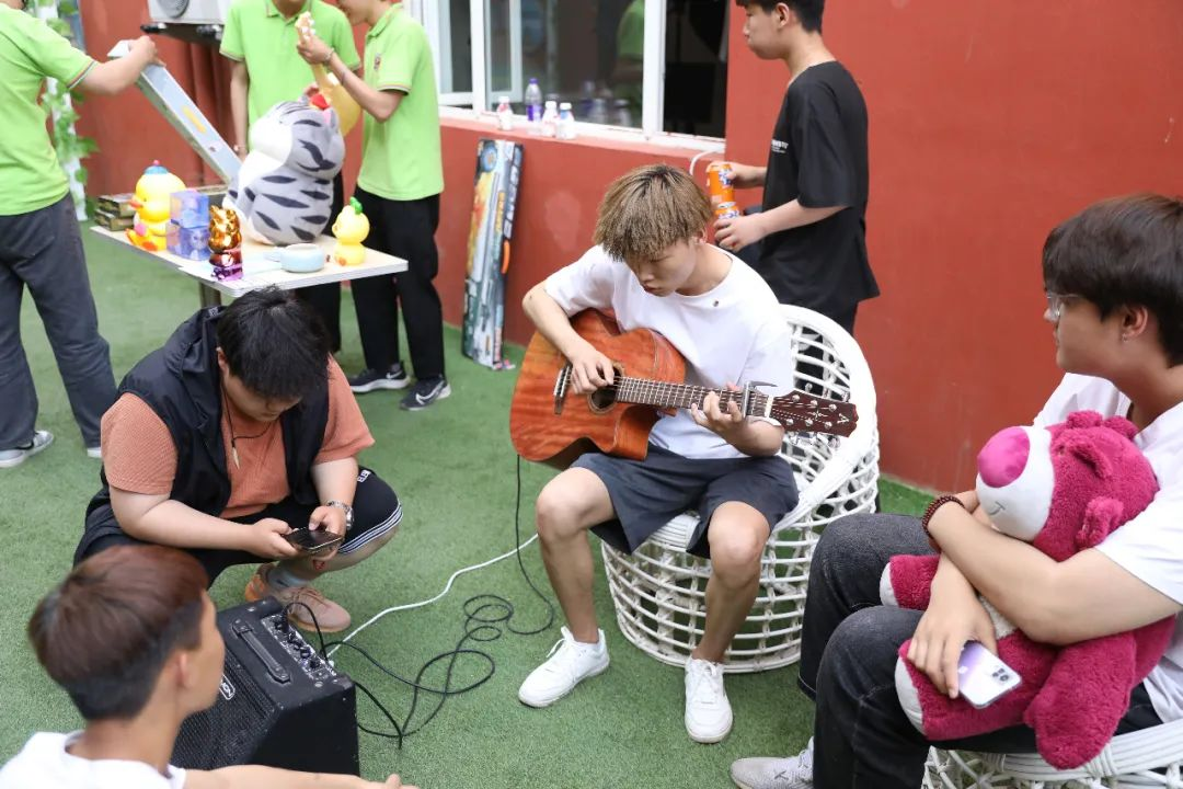 ���ʼ��ʵ����A�@���@�����(m��ng)�е������Ј�����