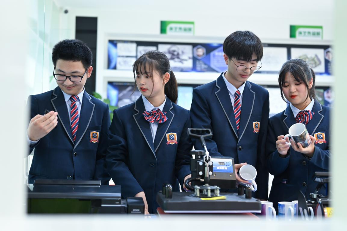 ף�R��У�@�����x���Ρ�ȫ������ԺУ���W(xu��)һ�w���ڶ��A�ν��O(sh��)ԺУ������