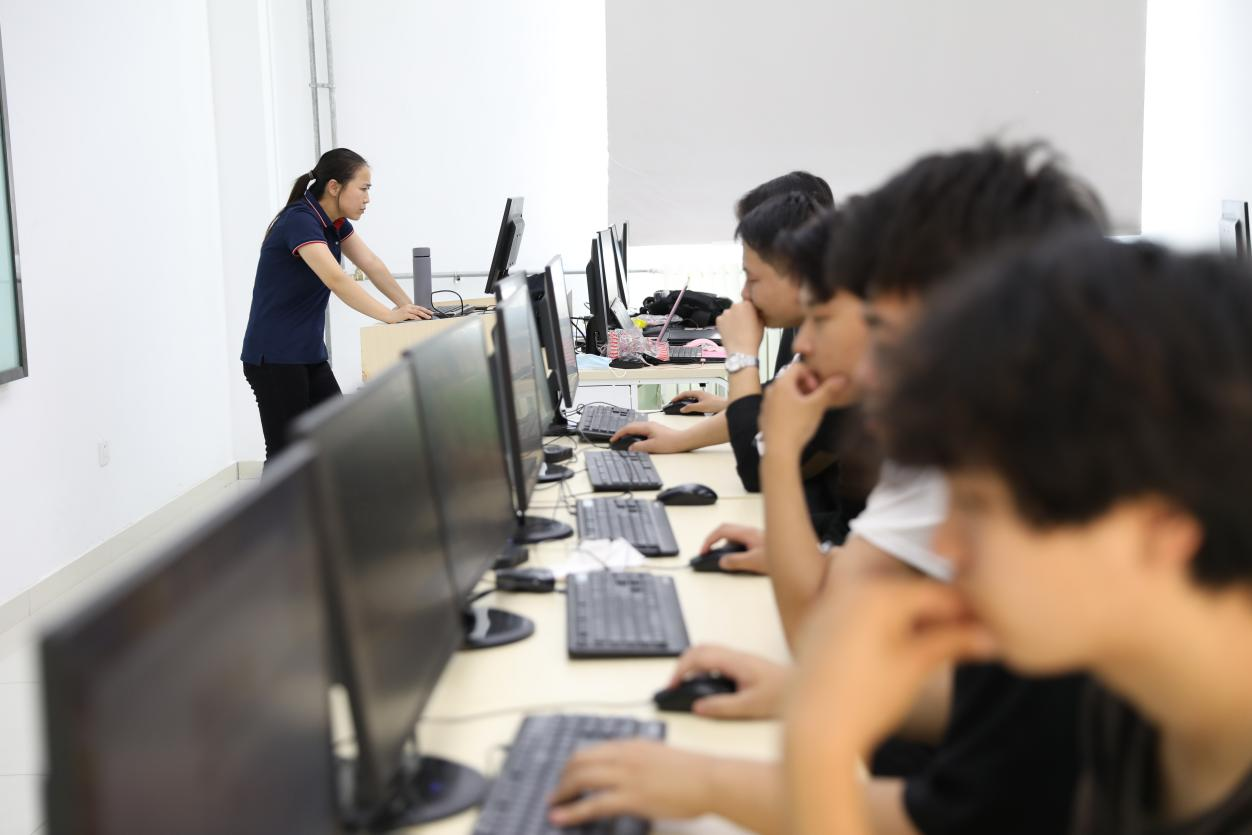 ���������ИI(y��)�l(f��)չѸ�ͣ������˲ū@�C��