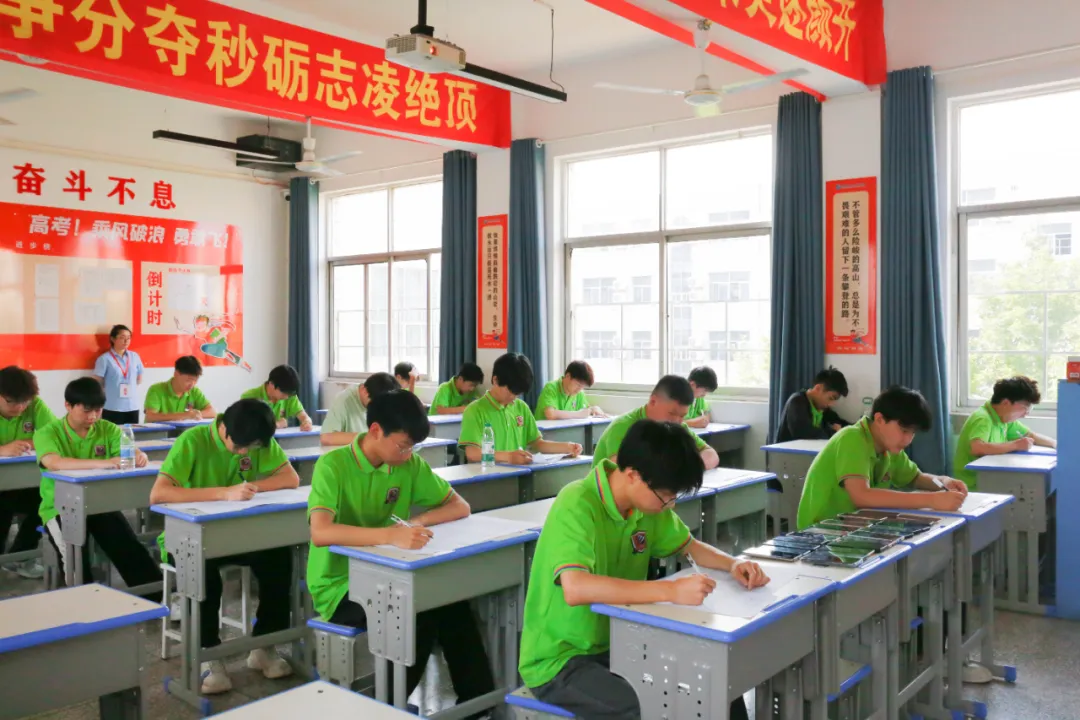 �п����ǽK�c�����ܳɾ�δ���������ͺ������A��X�W(xu��)У���ഺ�x��