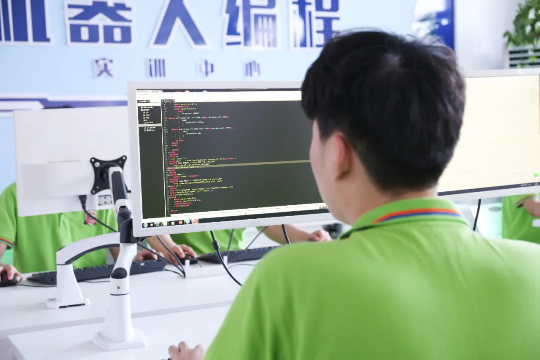 �����WУ�����B(y��ng)���ü����˲ŵ��S��u�@